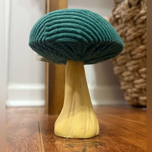 NWT Bullseye’s Playground Velvet Mushroom 4.5” Figural Peacock Green Figure - Picture 2 of 4